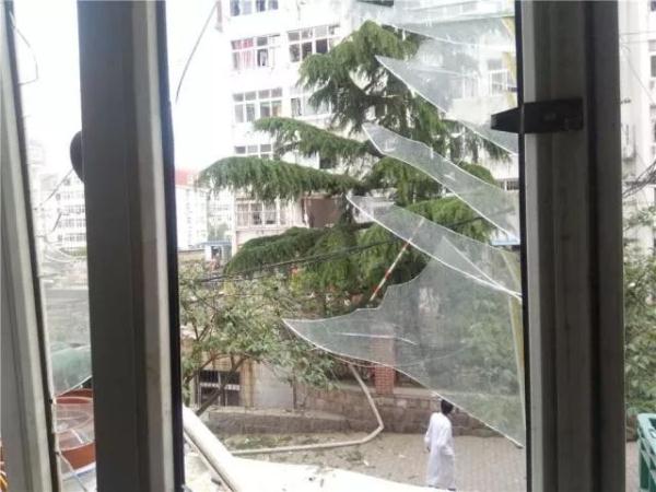 突發(fā)！青島一居民樓發(fā)生爆燃！已造1人死亡，7人受傷！3公里外有震感…