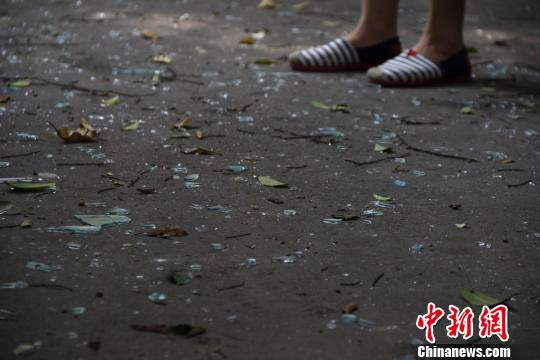 圖為煤氣爆燃民房。 朱柳融 攝
